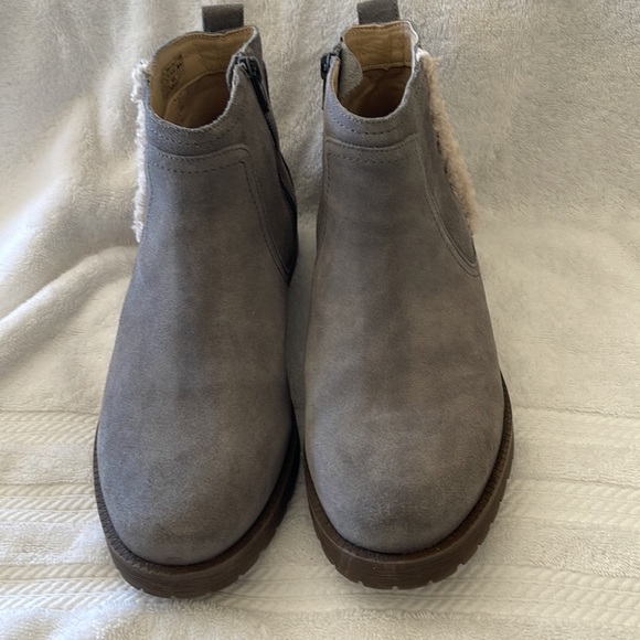 Vionic Aslynn zip up suede boots 8.5 - Picture 3 of 5
